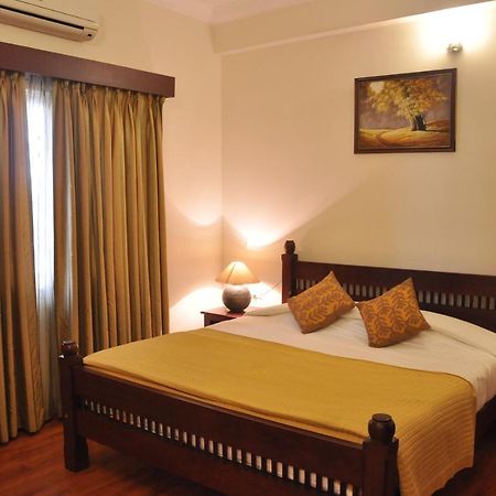 Niketana @ Boat Club Hotell Chennai Exteriör bild
