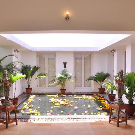 Niketana @ Boat Club Hotell Chennai Exteriör bild