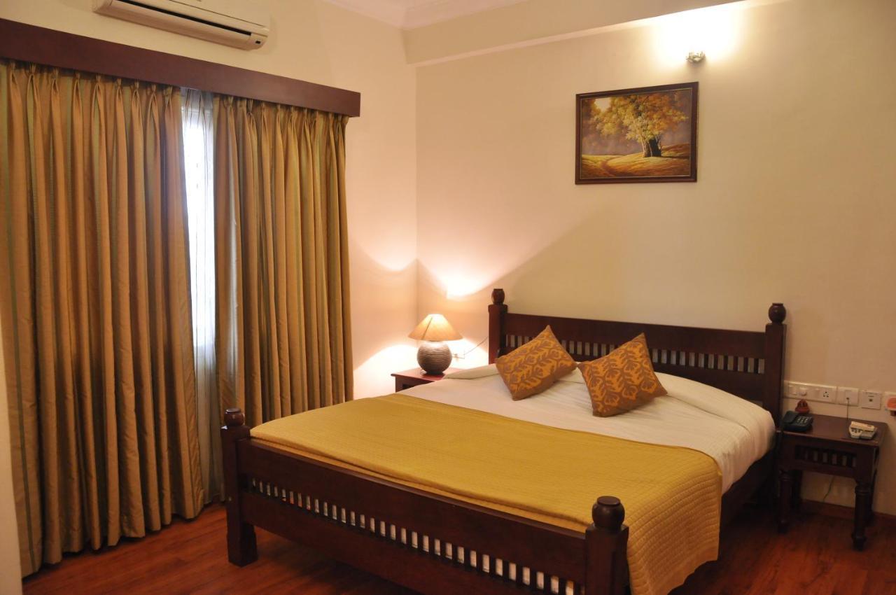 Niketana @ Boat Club Hotell Chennai Exteriör bild